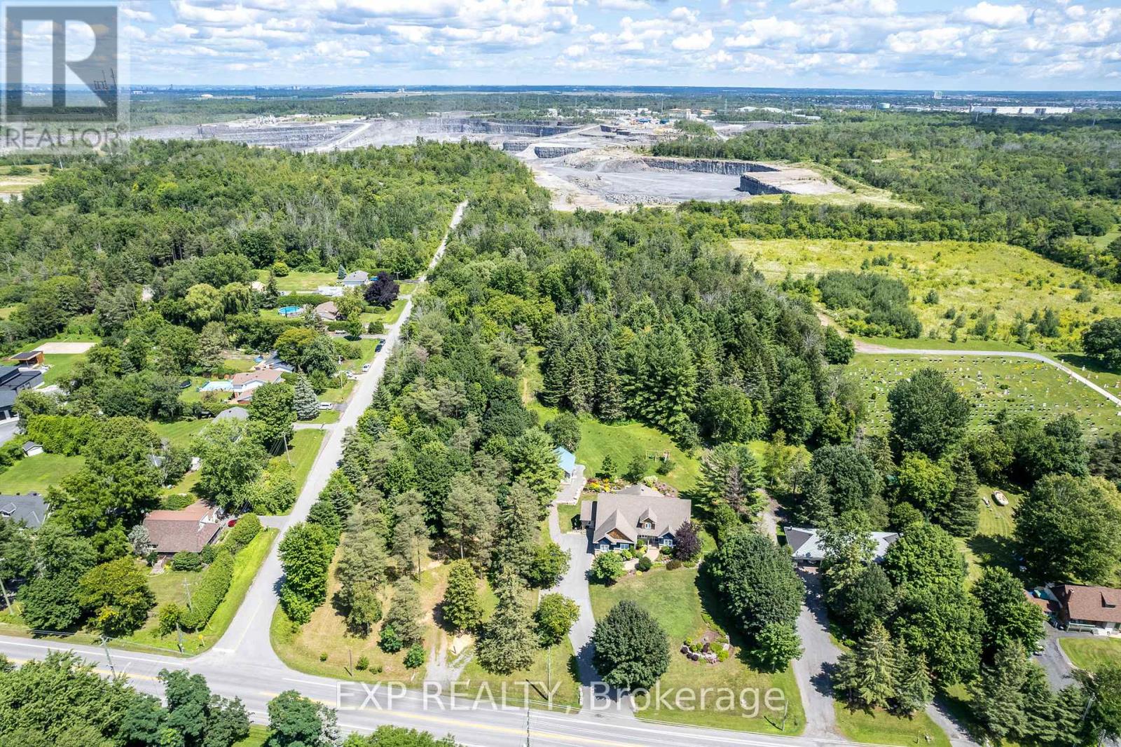 Photo 25 of 8 Khymer Court N, Ottawa ON