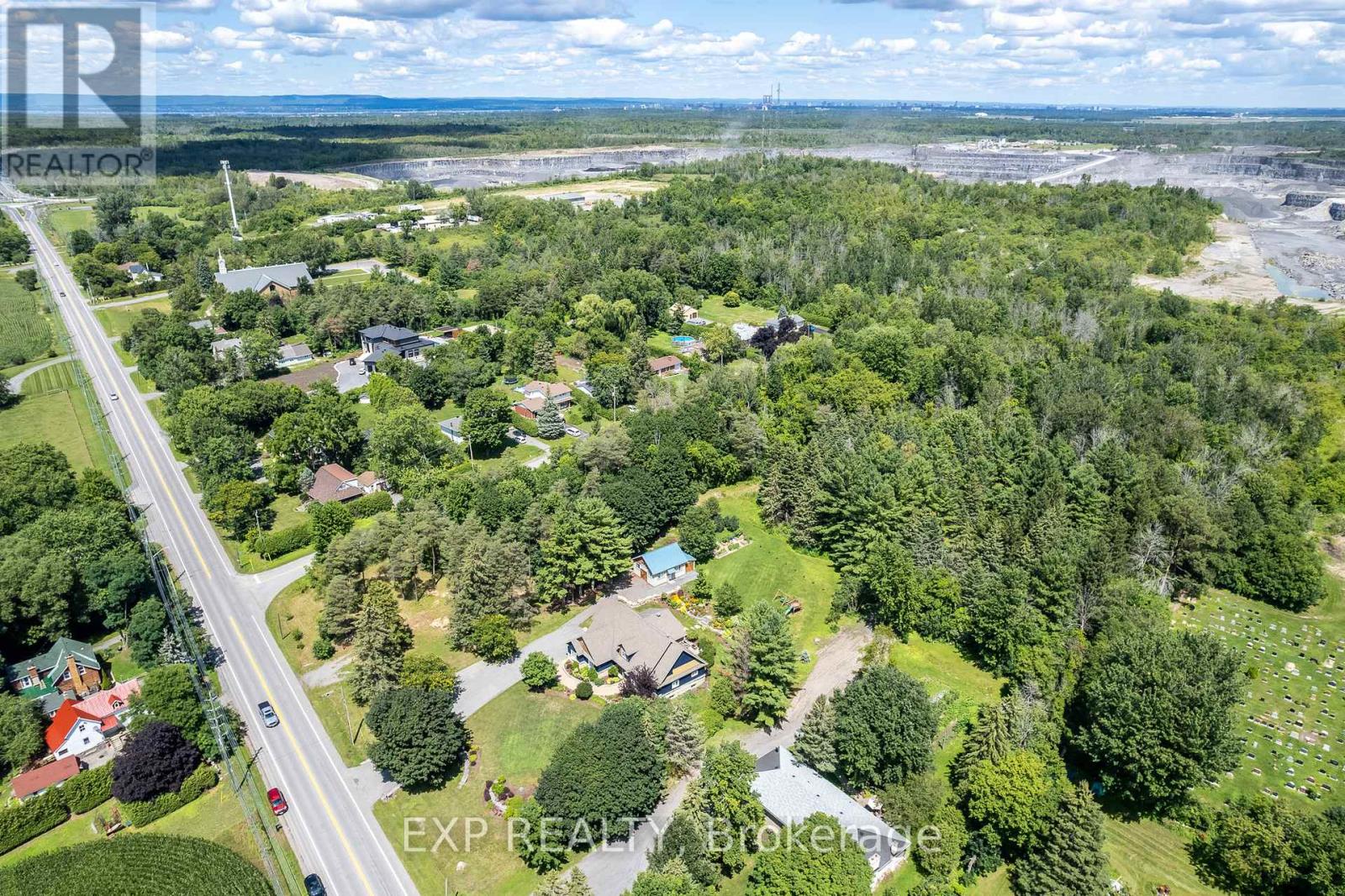 Photo 12 of 8 Khymer Court N, Ottawa ON
