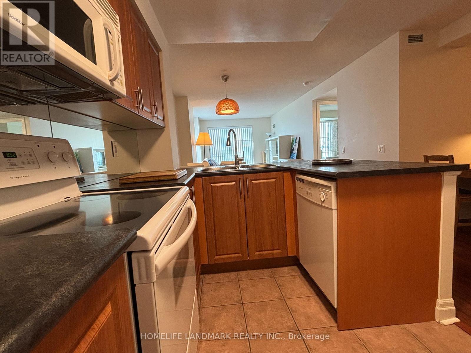 Photo 12 of 902 21 Hillcrest Avenue, Toronto ON