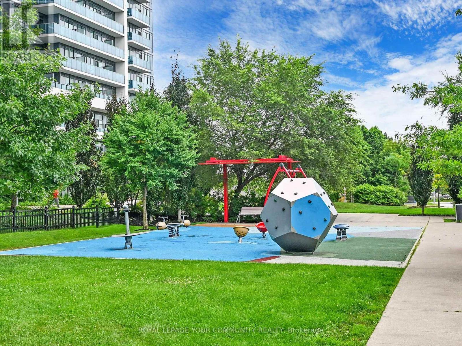 Photo 8 of 522 7161 Yonge Street, Markham ON
