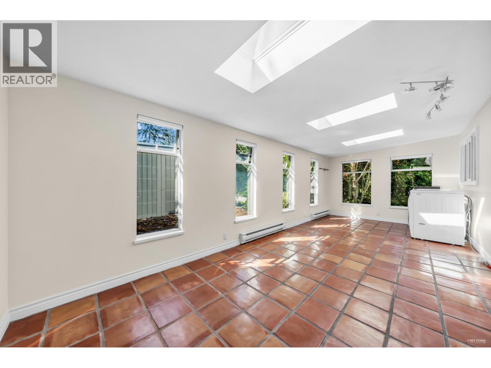 Photo 15 of 3845 Bayridge Avenue, West Vancouver BC