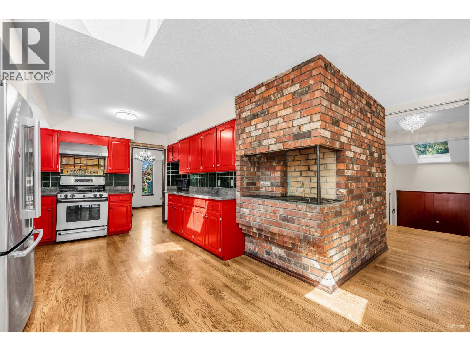 Photo 21 of 3845 Bayridge Avenue, West Vancouver BC