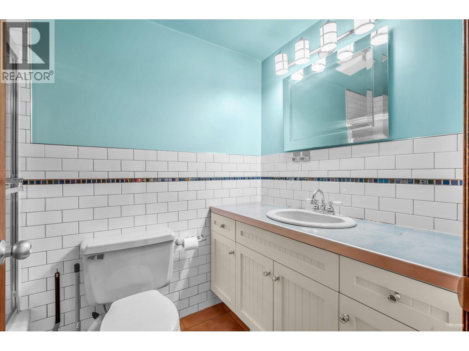 Photo 13 of 3845 Bayridge Avenue, West Vancouver BC
