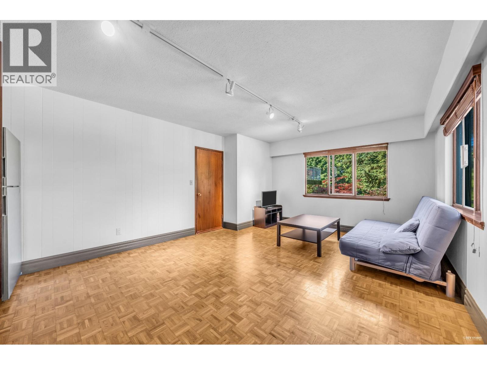 Photo 11 of 3845 Bayridge Avenue, West Vancouver BC