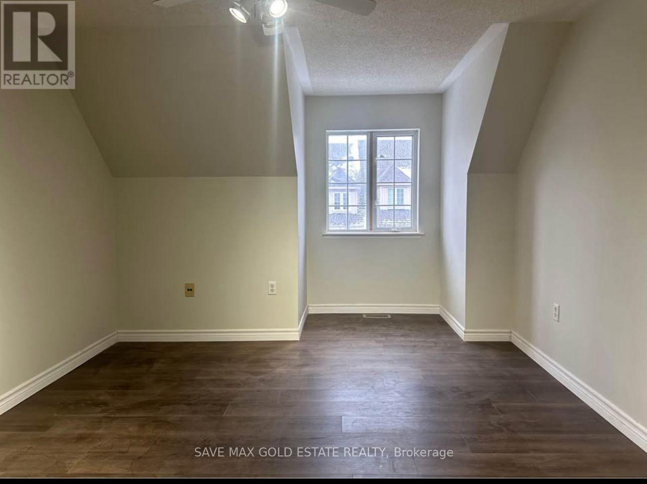 Photo 7 of 14 75 Strathaven Drive, Mississauga ON