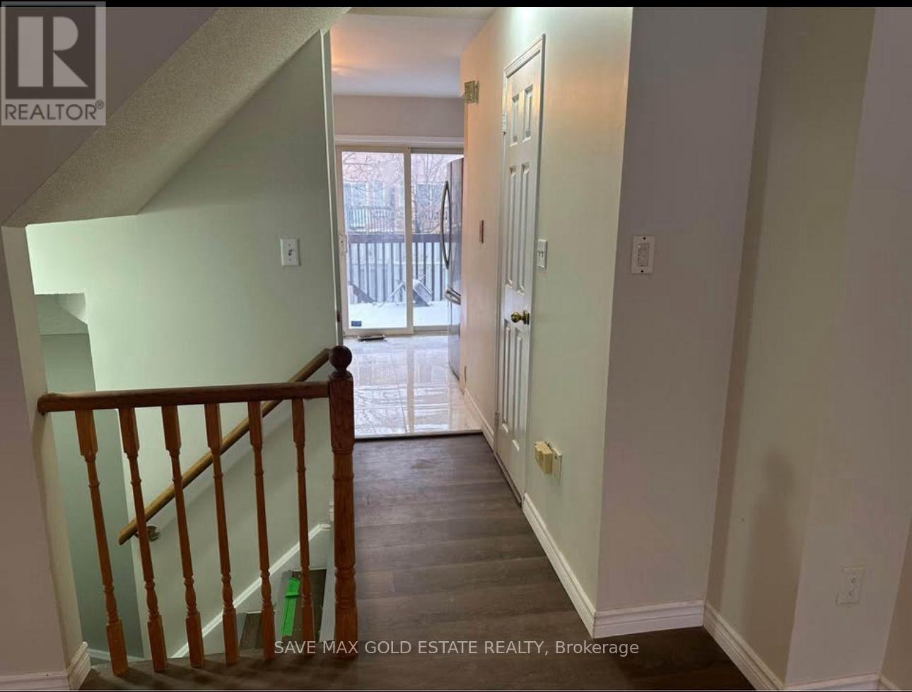 Photo 8 of 14 75 Strathaven Drive, Mississauga ON