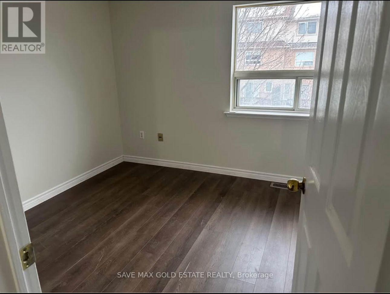 Photo 1 of 14 75 Strathaven Drive, Mississauga ON