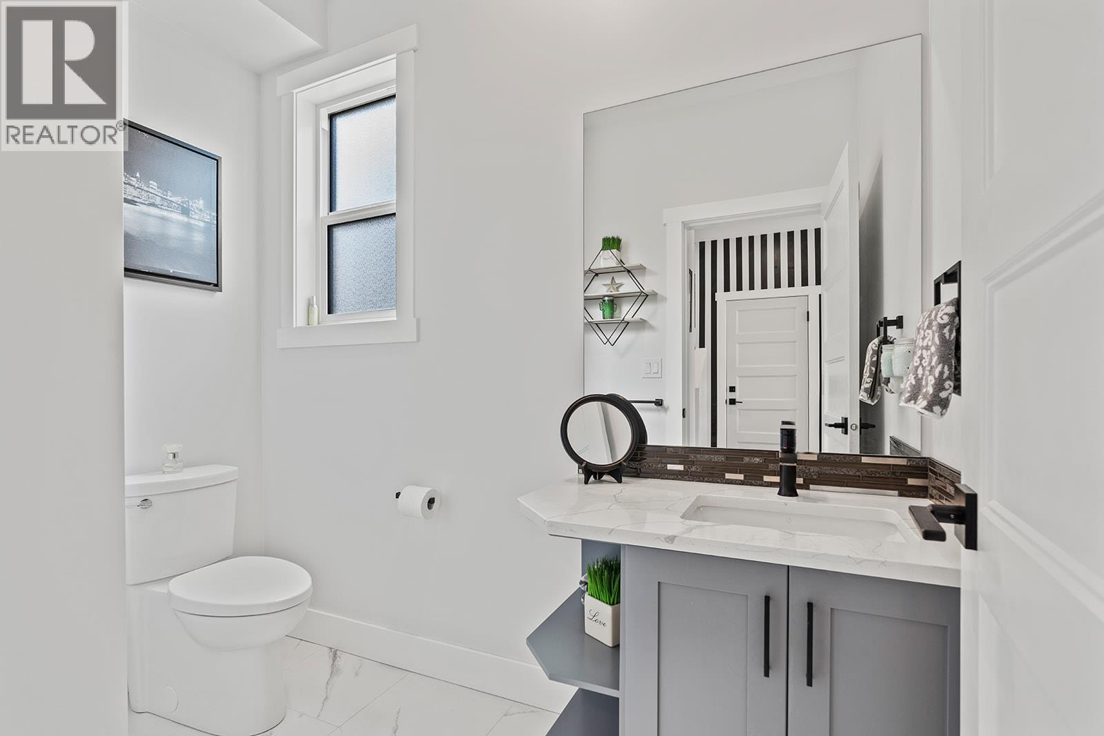 1 1441 20 Avenue Southeast, Salmon Arm