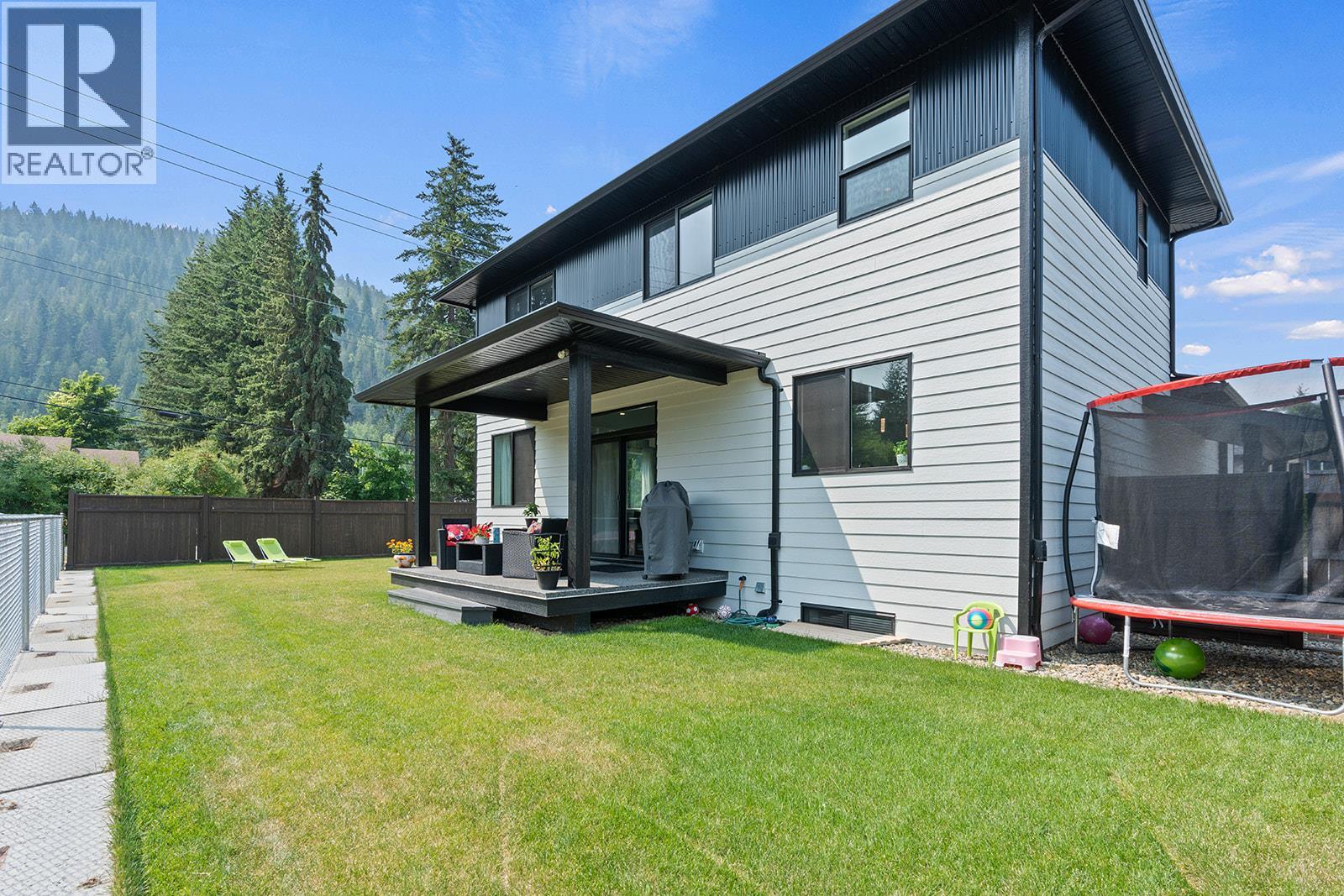 1 1441 20 Avenue Southeast, Salmon Arm