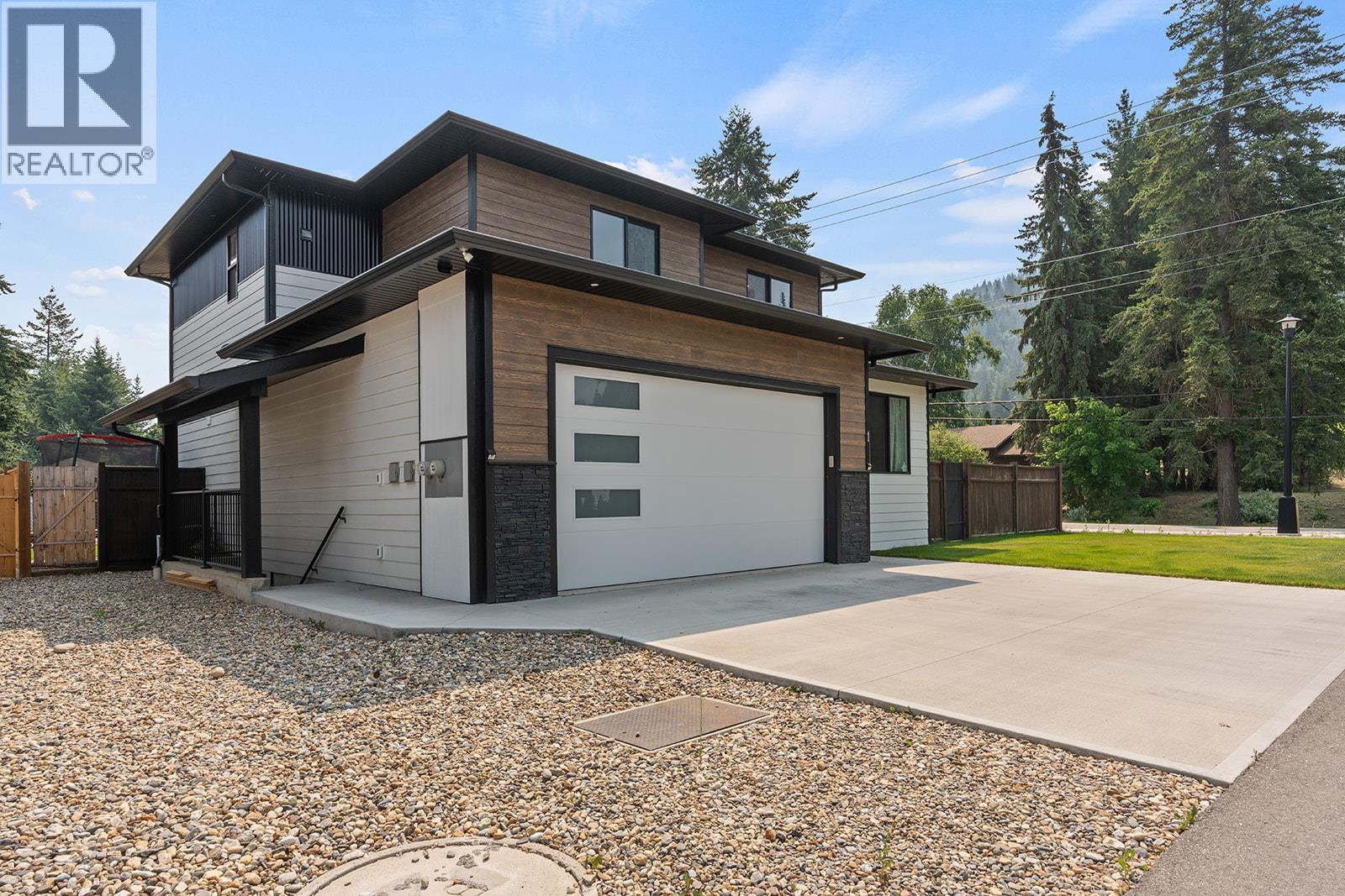 1 1441 20 Avenue Southeast, Salmon Arm