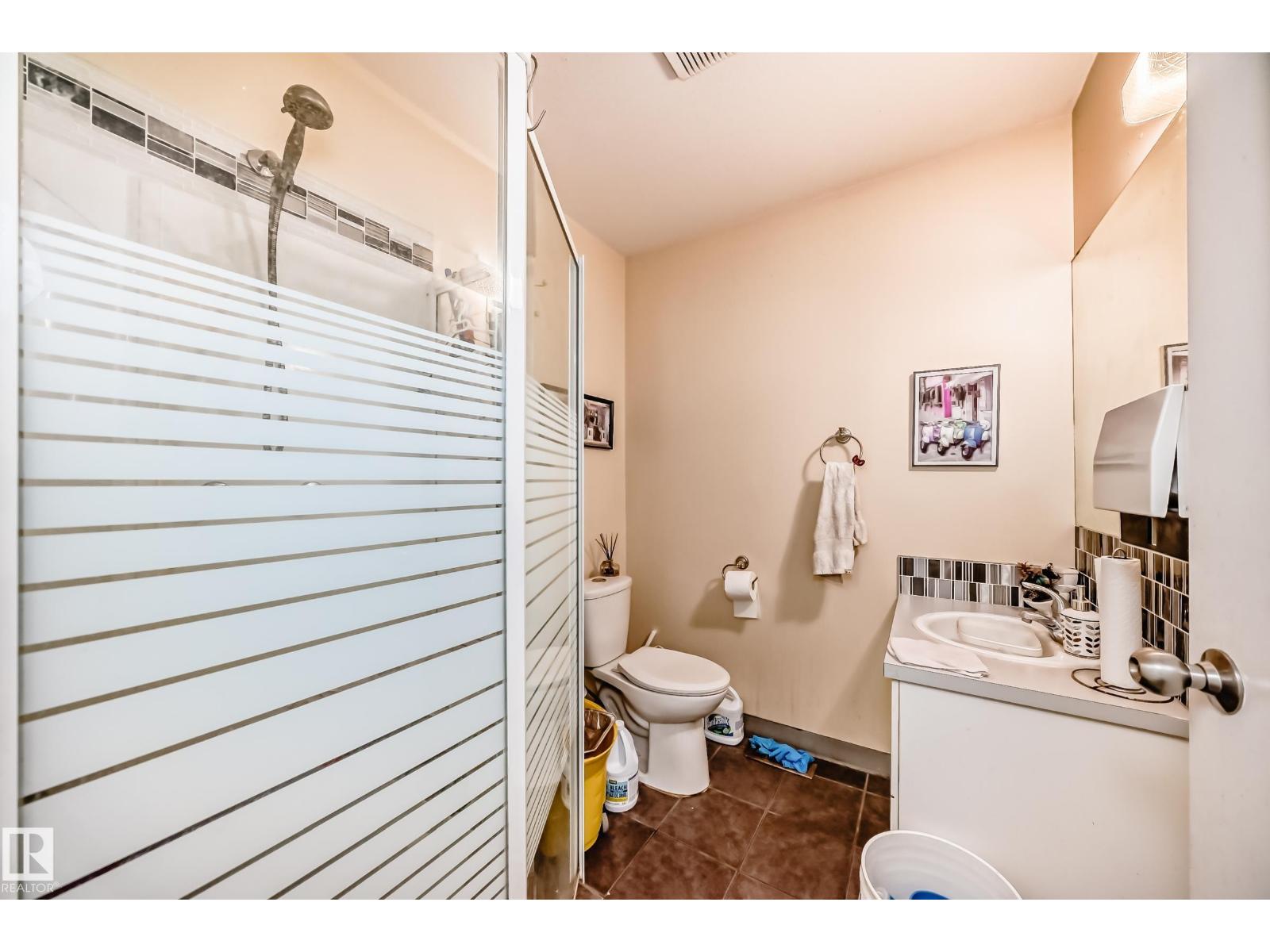 Photo 21 of 10867 97 St Nw, Edmonton AB