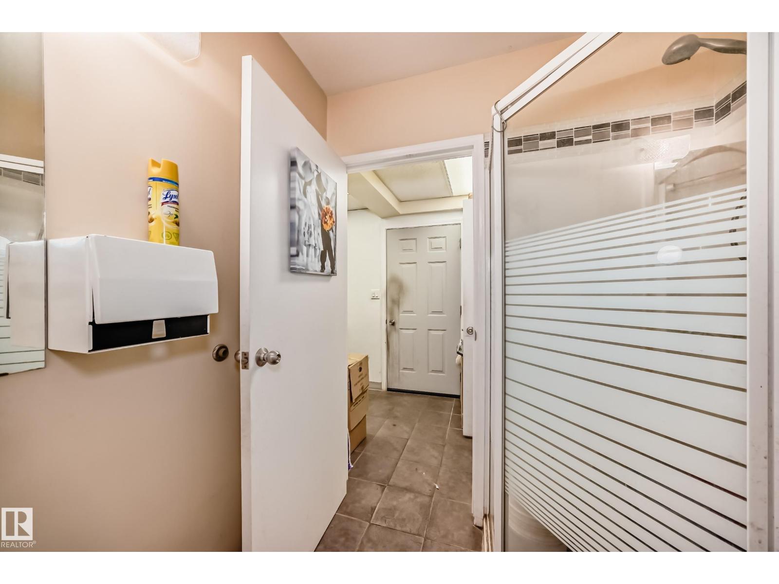 Photo 3 of 10867 97 St Nw, Edmonton AB
