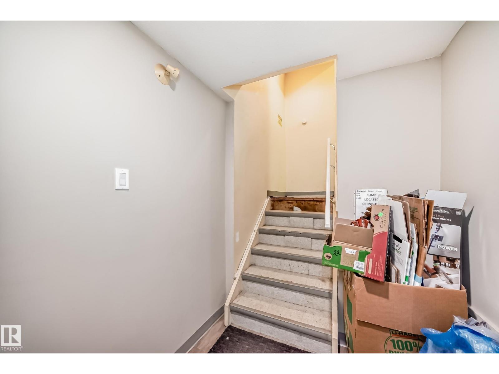 Photo 2 of 10867 97 St Nw, Edmonton AB