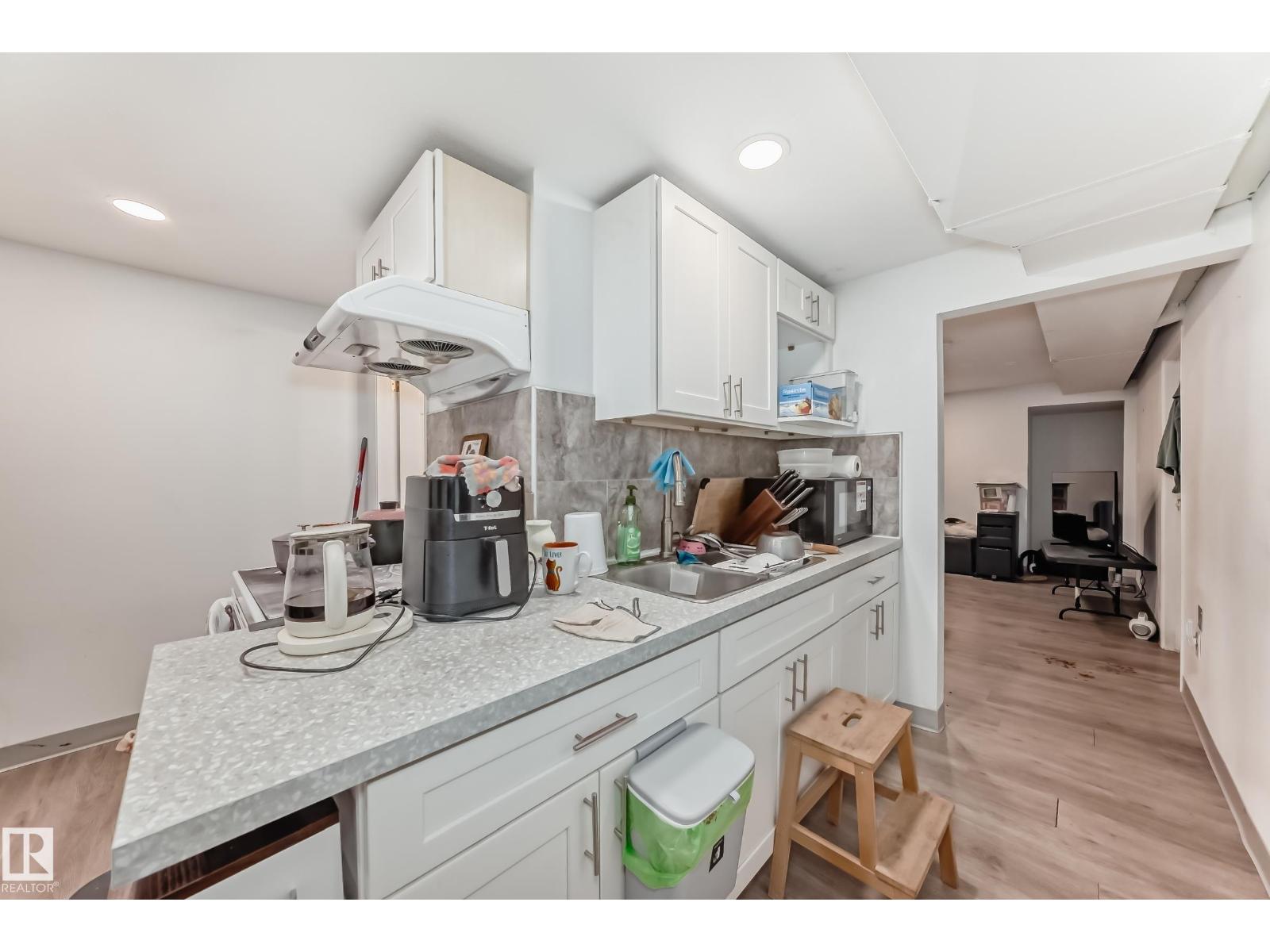 Photo 17 of 10867 97 St Nw, Edmonton AB