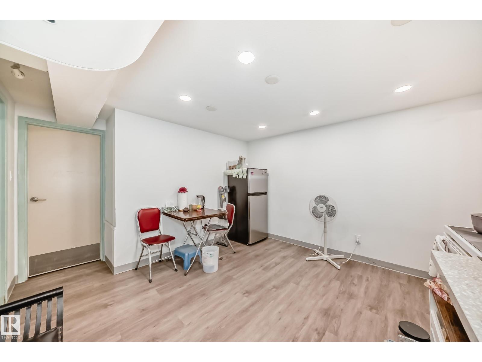 Photo 30 of 10867 97 St Nw, Edmonton AB