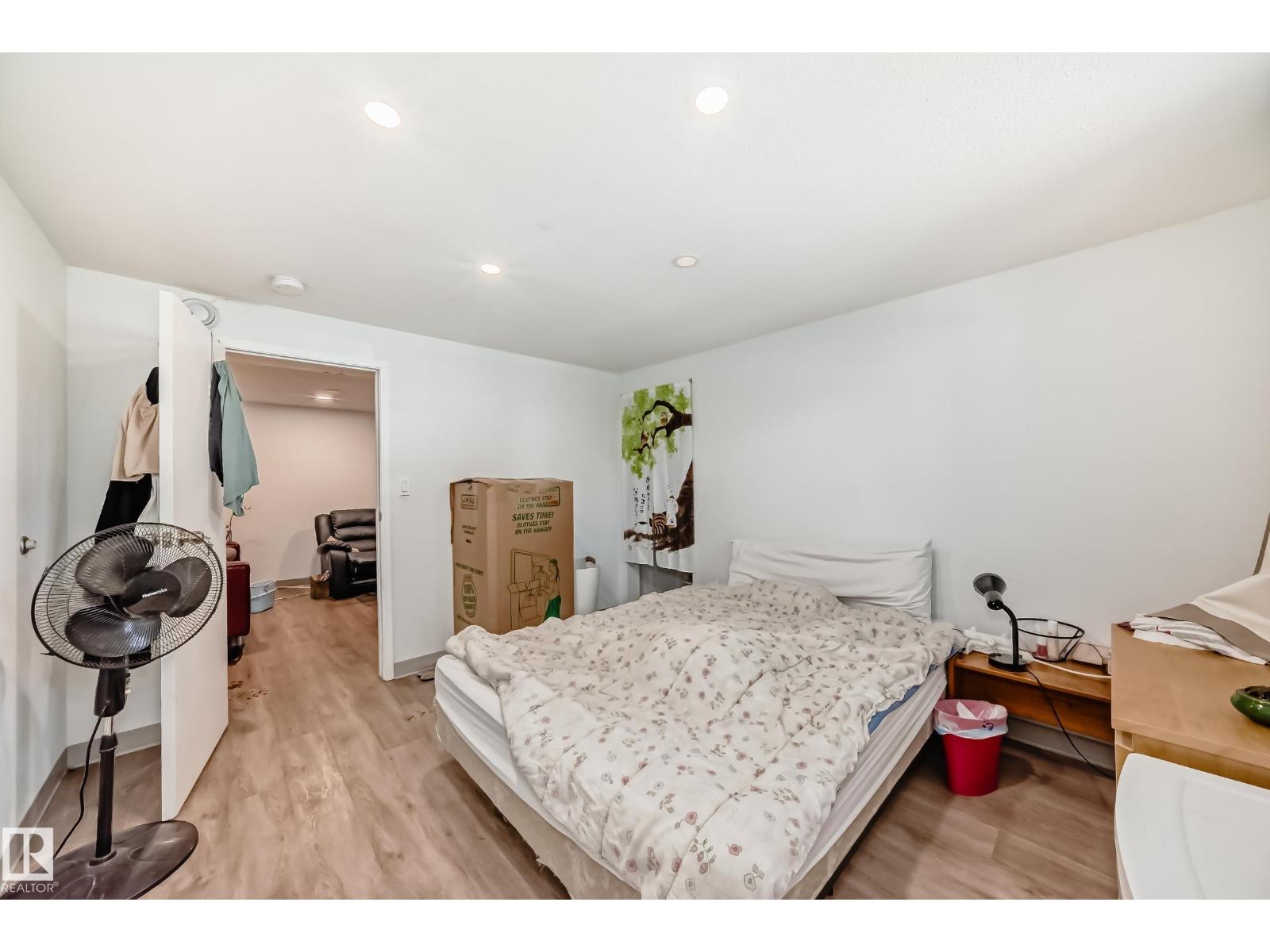 Photo 40 of 10867 97 St Nw, Edmonton AB