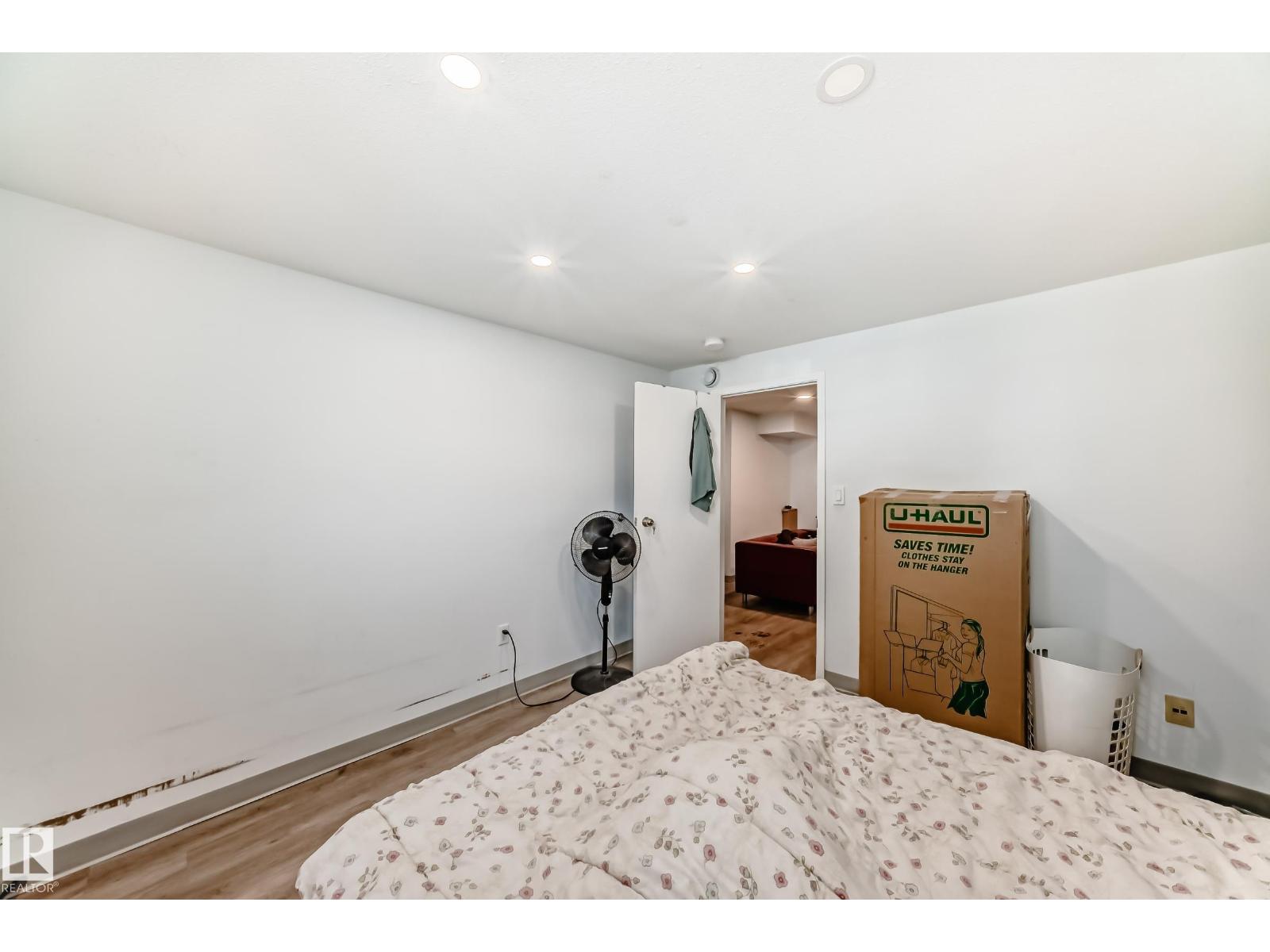 Photo 12 of 10867 97 St Nw, Edmonton AB