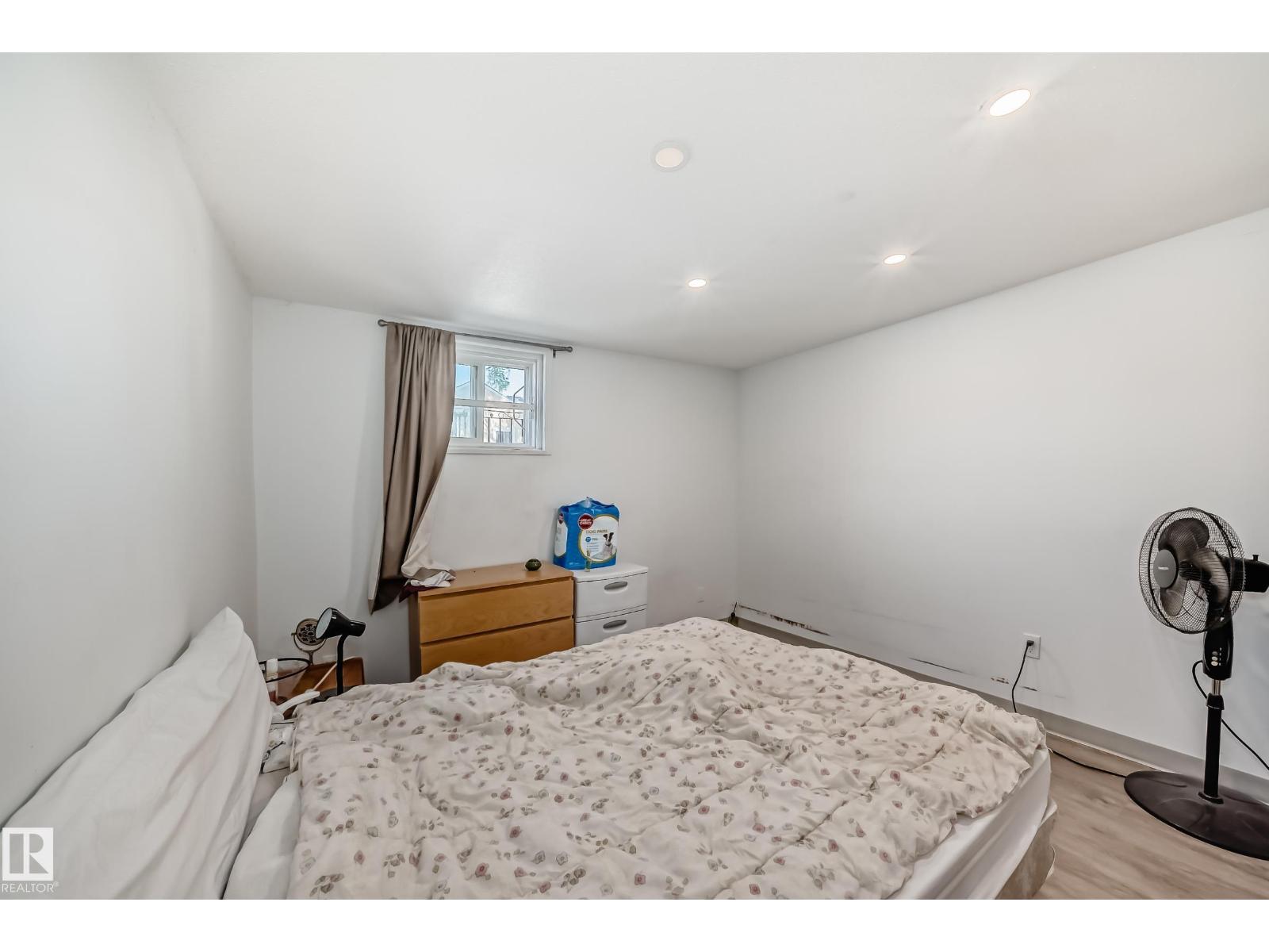 Photo 24 of 10867 97 St Nw, Edmonton AB