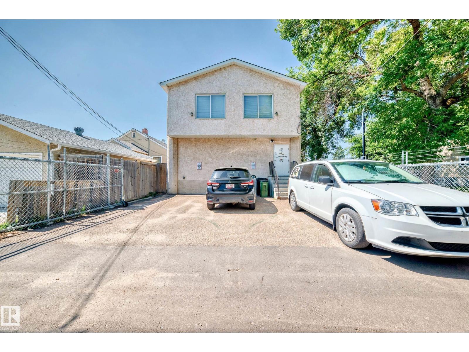 Photo 13 of 10867 97 St Nw, Edmonton AB