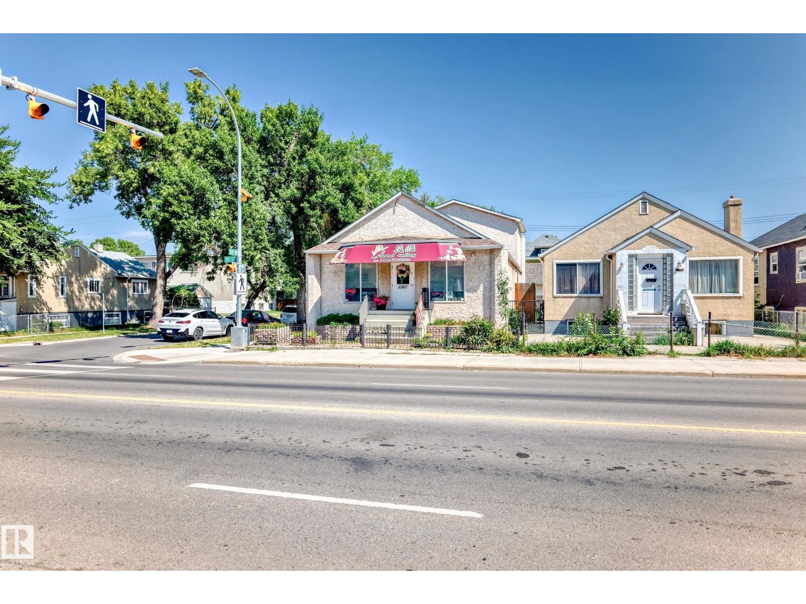 Photo 25 of 10867 97 St Nw, Edmonton AB