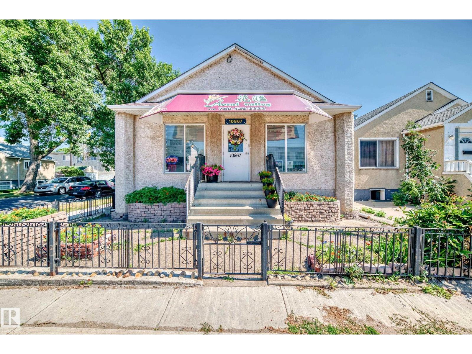 Photo 6 of 10867 97 St Nw, Edmonton AB