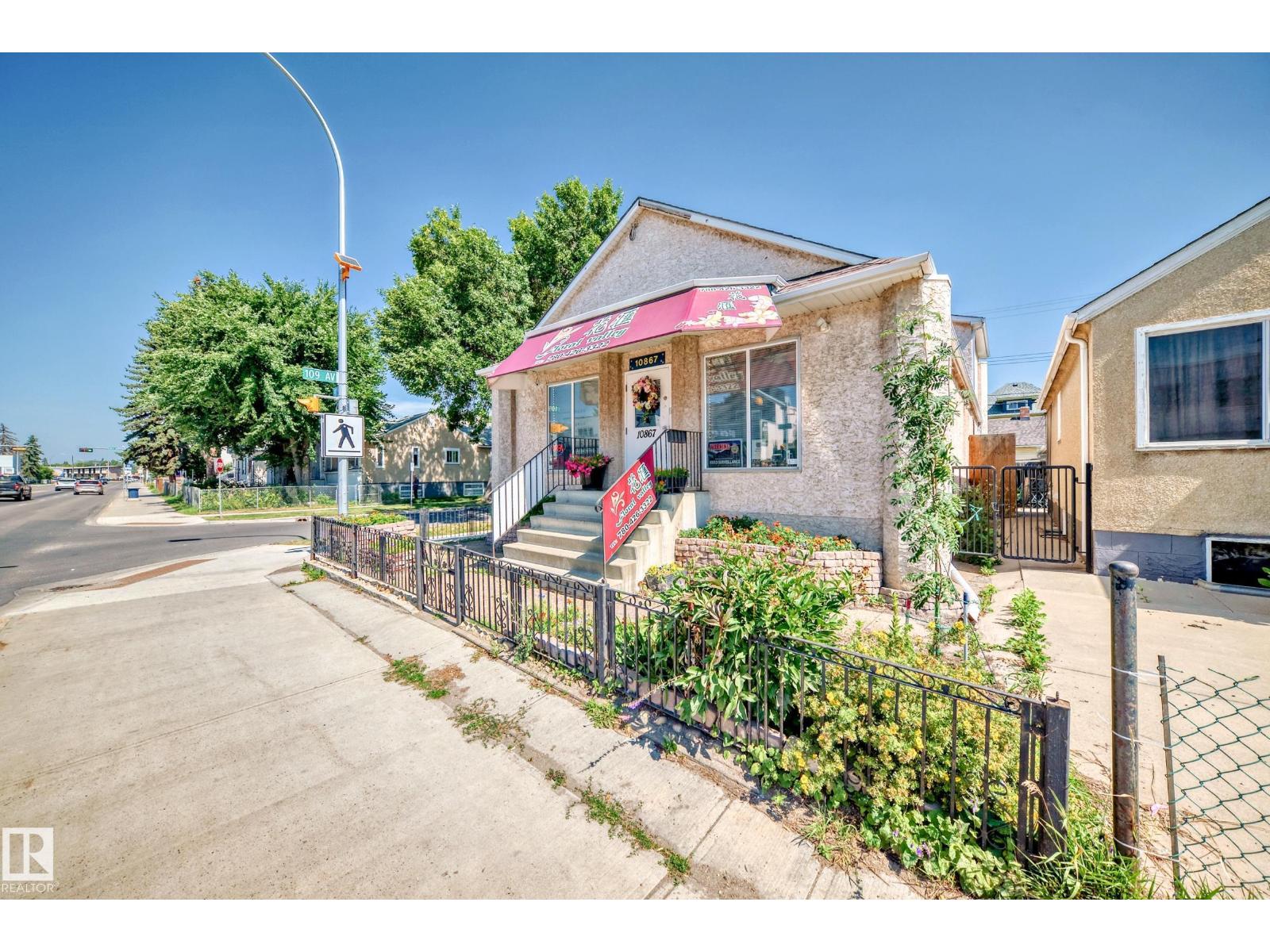 Photo 18 of 10867 97 St Nw, Edmonton AB