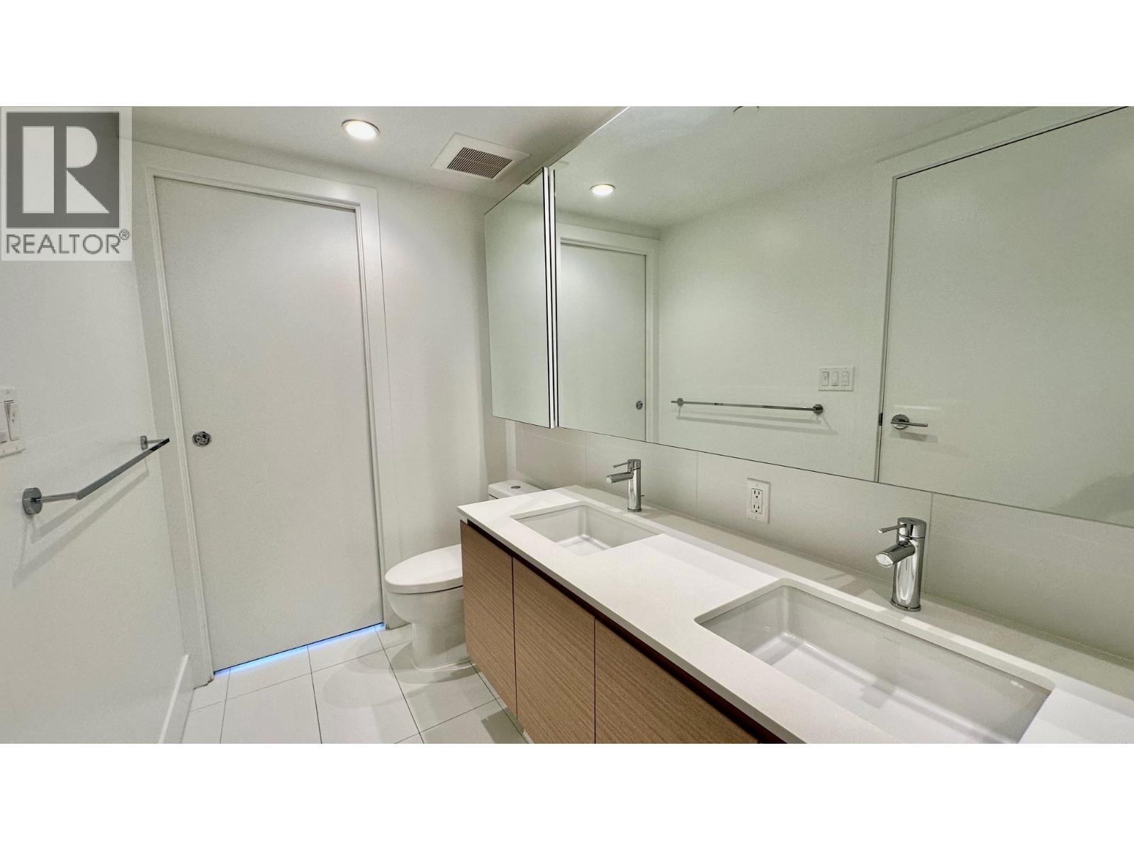 Photo 13 of 1005 5508 Hollybridge Way, Richmond BC