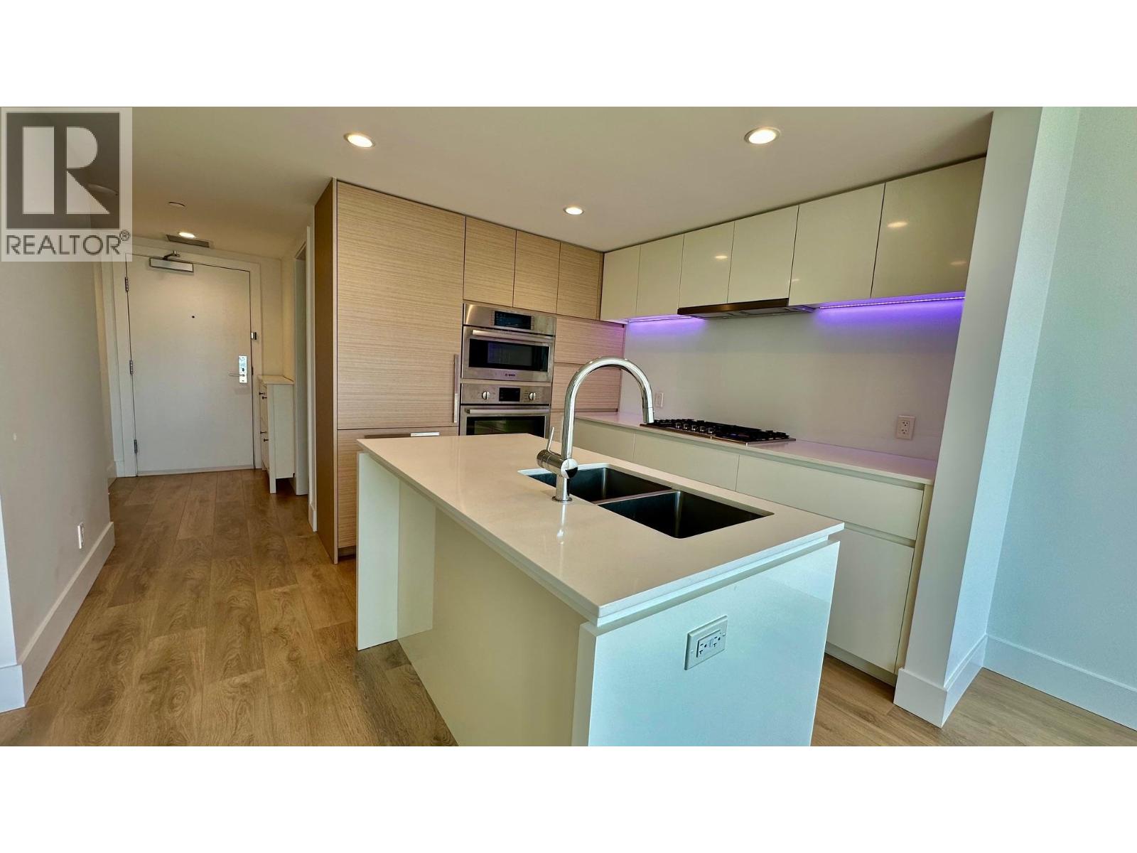 Photo 6 of 1005 5508 Hollybridge Way, Richmond BC