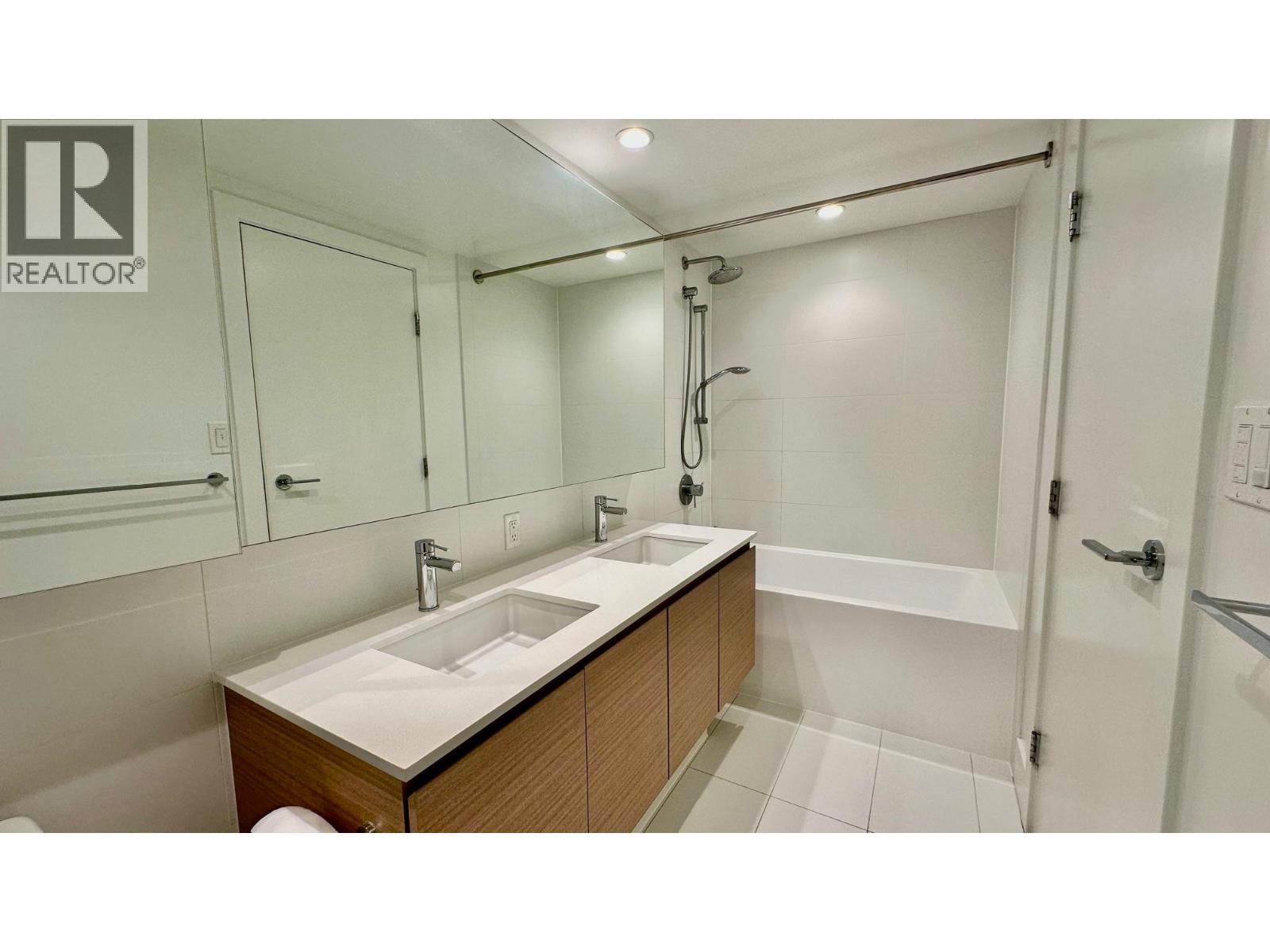 Photo 2 of 1005 5508 Hollybridge Way, Richmond BC