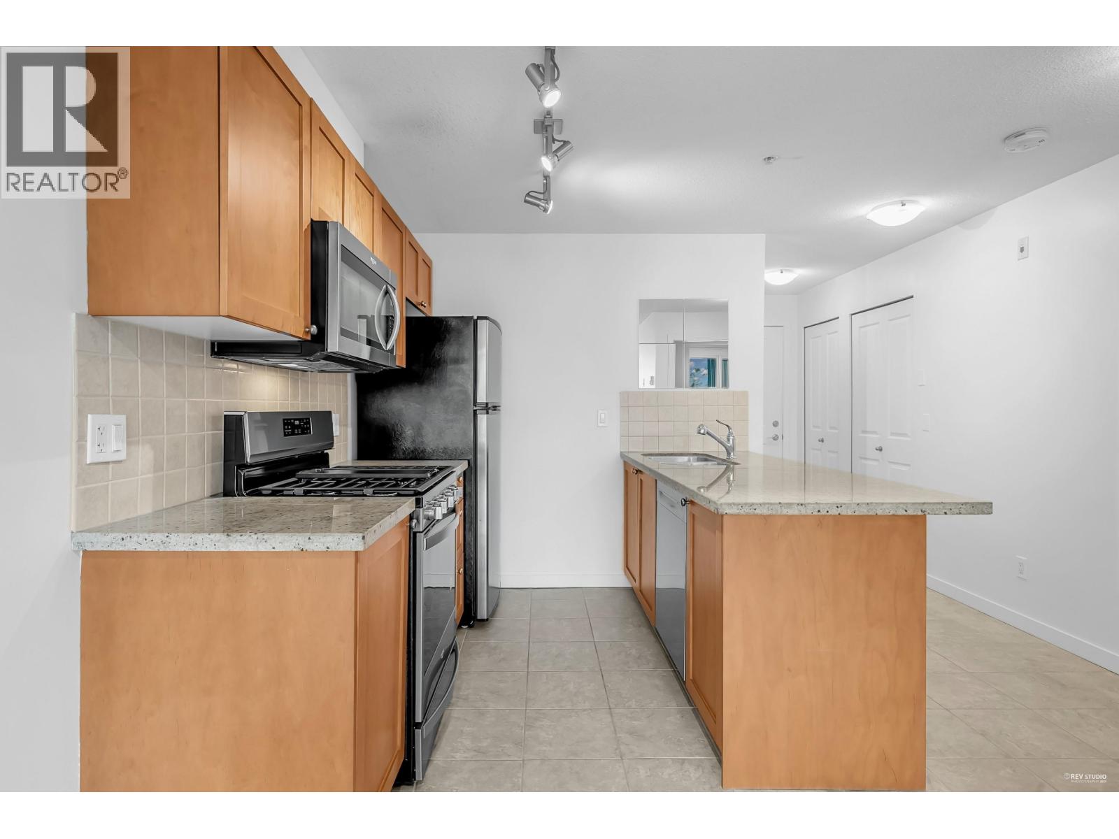 Photo 11 of 309 2636 E Hastings Street, Vancouver BC