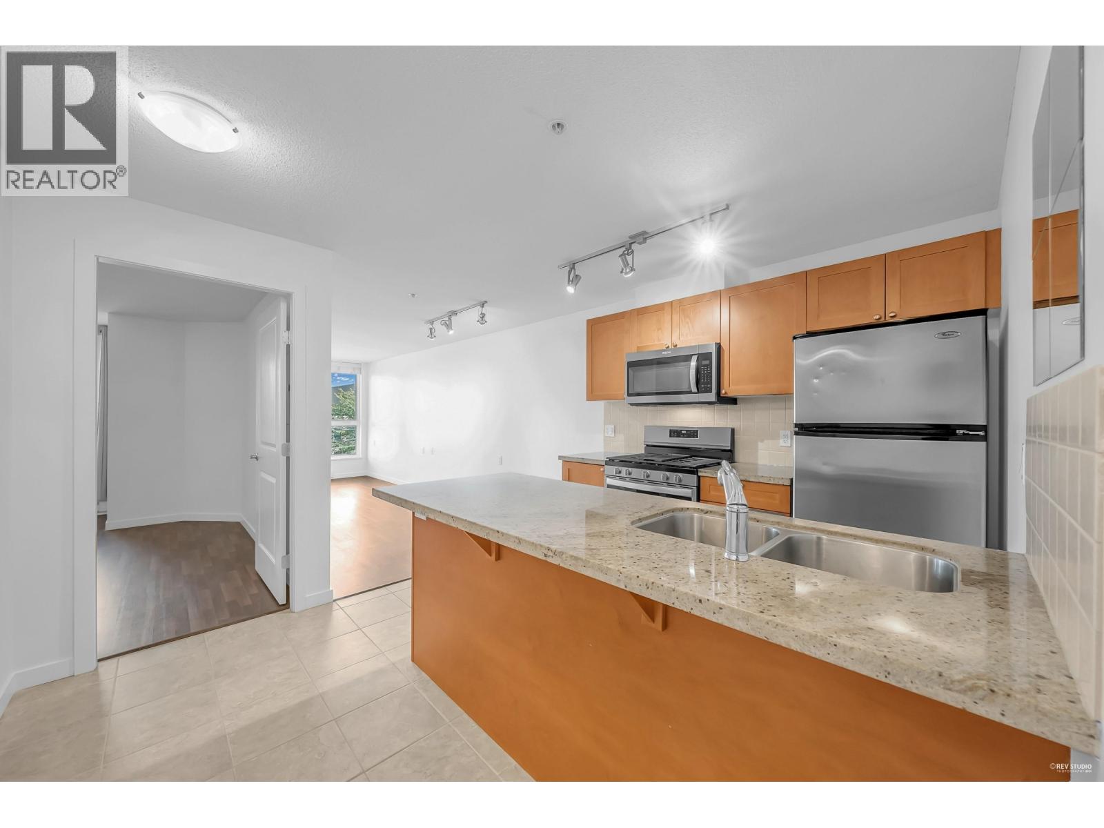 Photo 2 of 309 2636 E Hastings Street, Vancouver BC