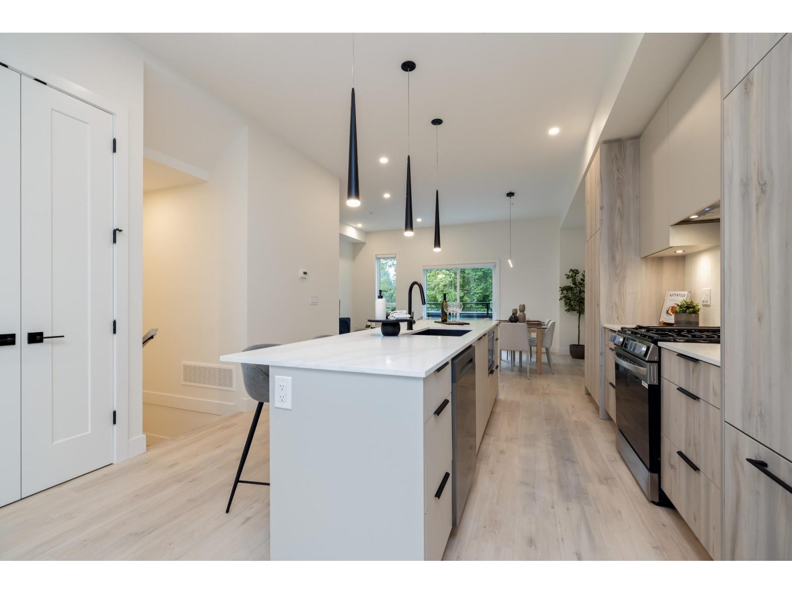 Photo 6 of 4538 208 Street, Langley BC