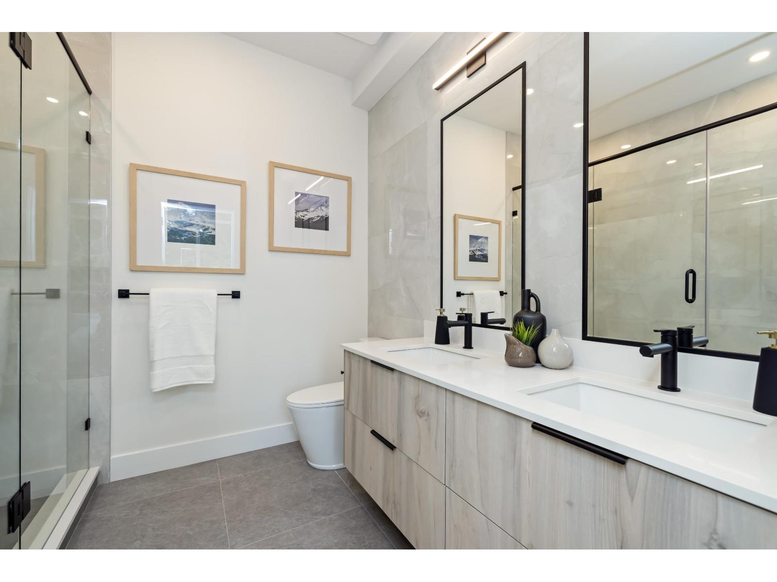 Photo 15 of 4538 208 Street, Langley BC