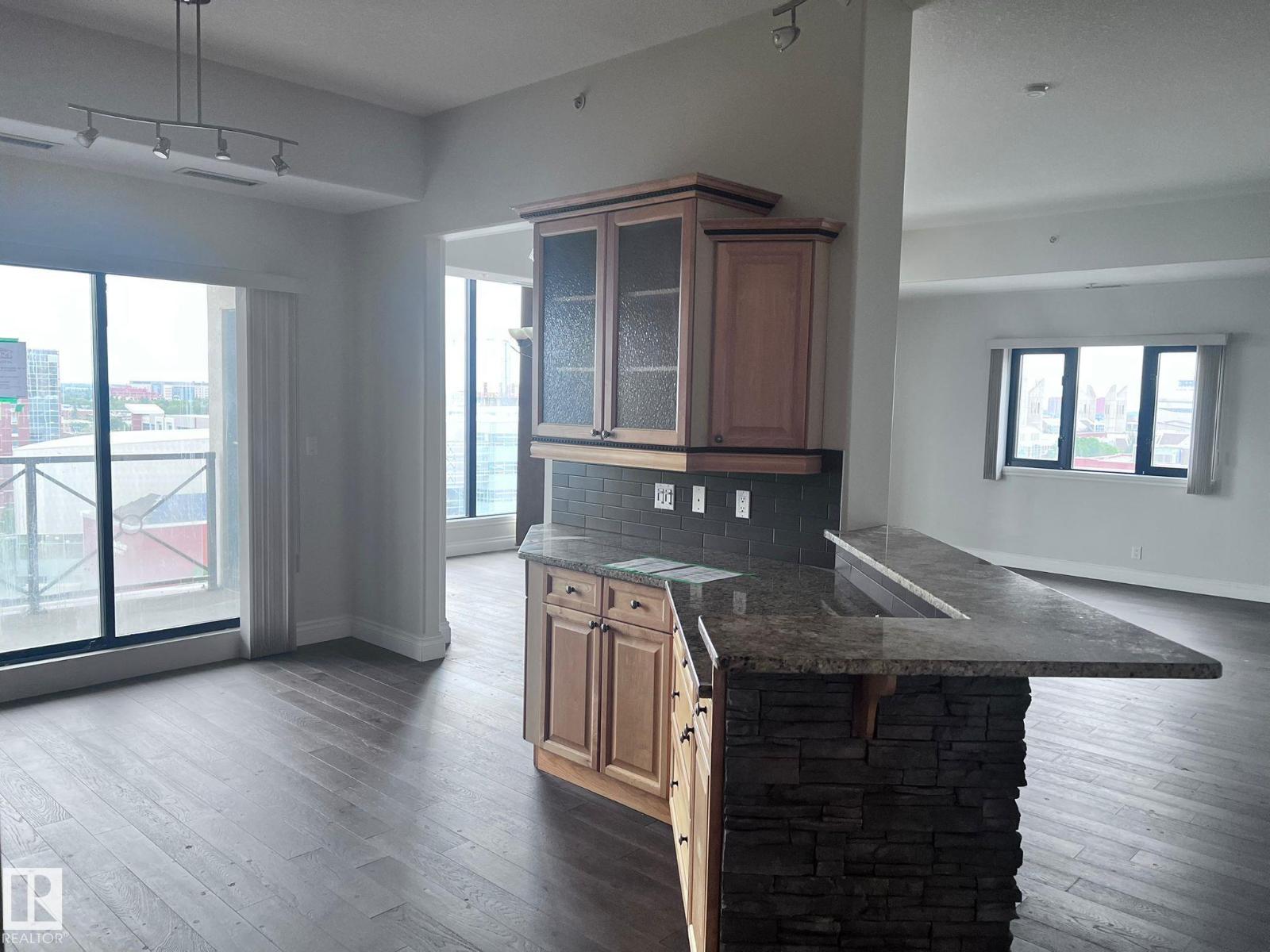 Photo 9 of 1006 10319 111 St Nw, Edmonton AB