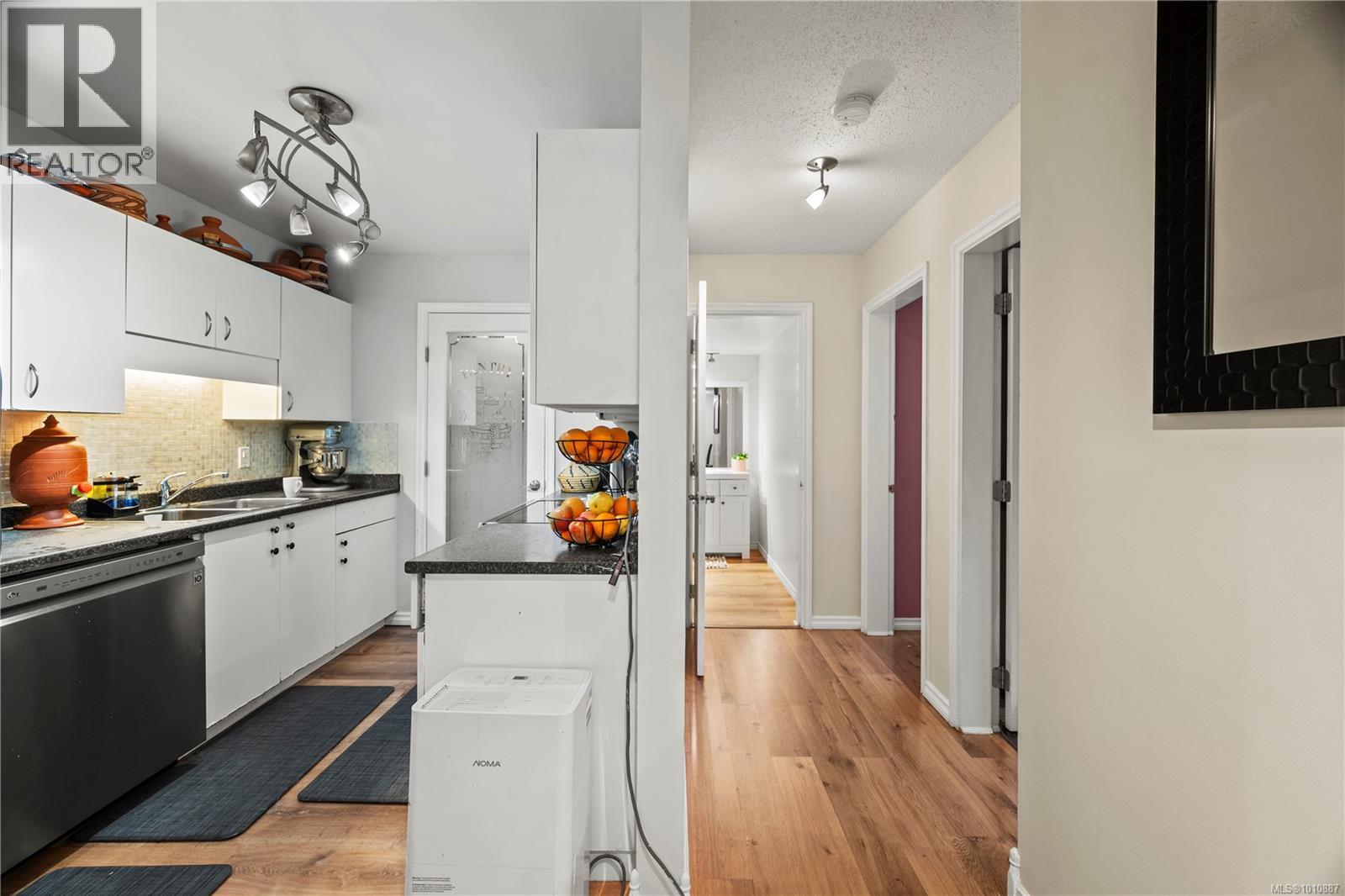 Photo 12 of 104 3258 Alder St, Saanich BC