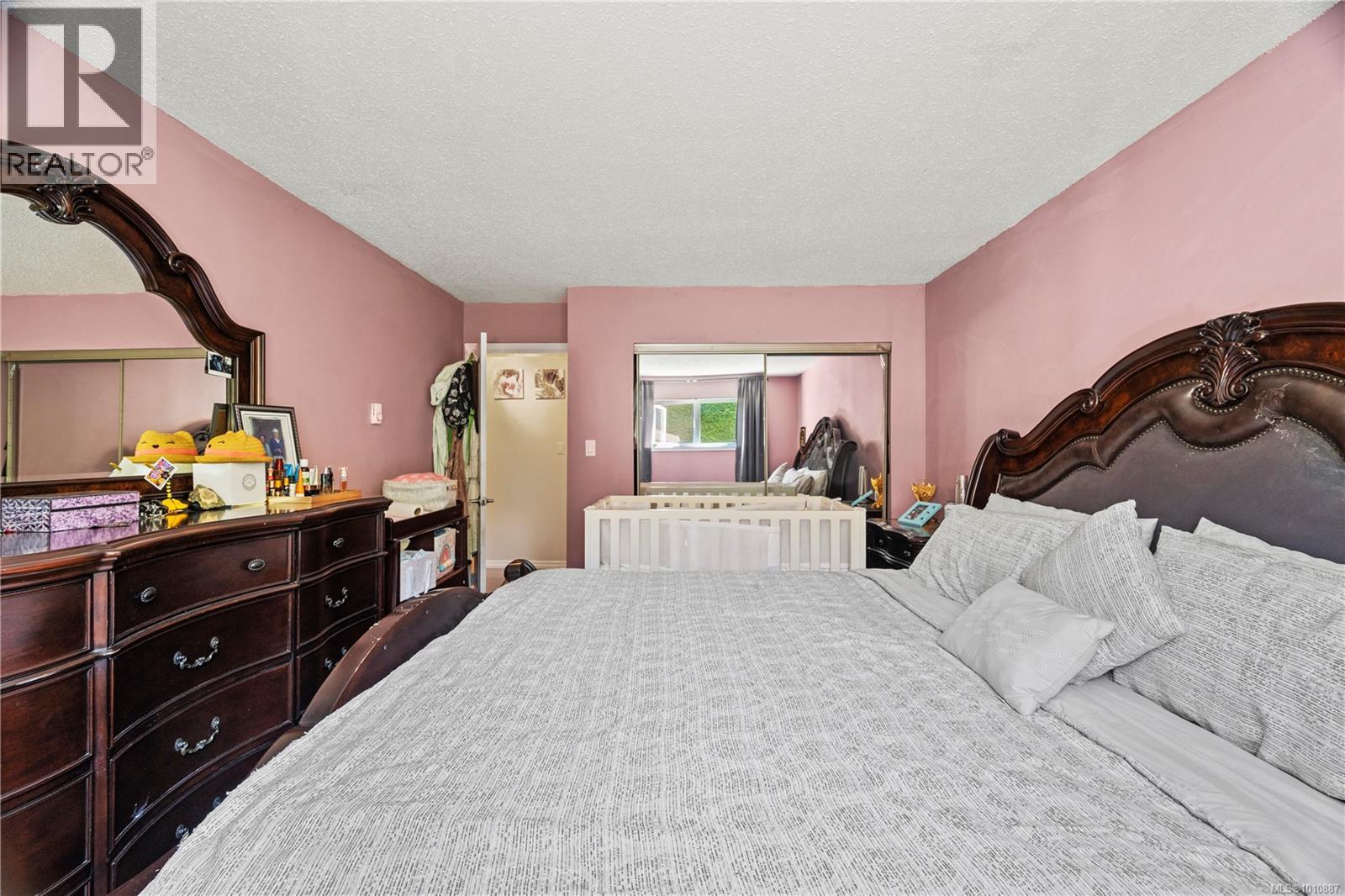 Photo 15 of 104 3258 Alder St, Saanich BC