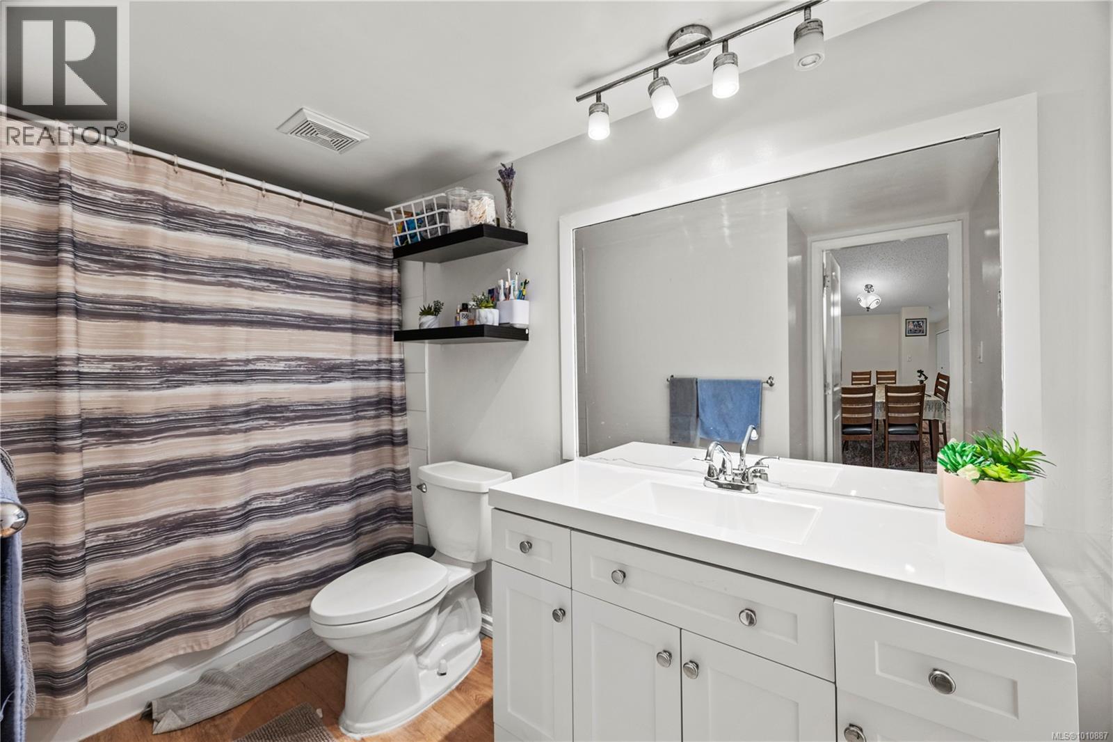 Photo 17 of 104 3258 Alder St, Saanich BC