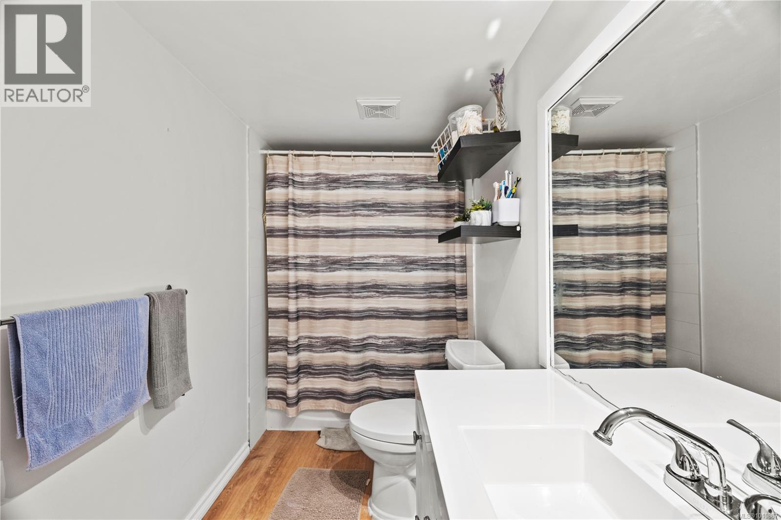 Photo 18 of 104 3258 Alder St, Saanich BC