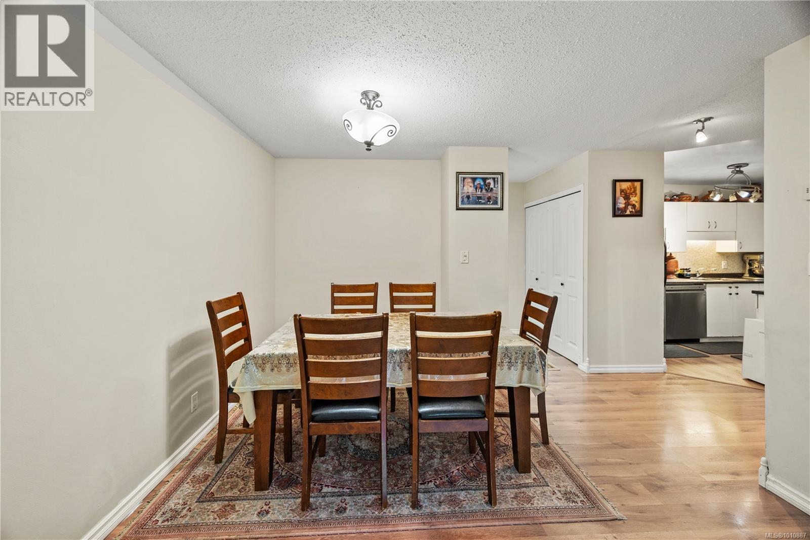 Photo 6 of 104 3258 Alder St, Saanich BC