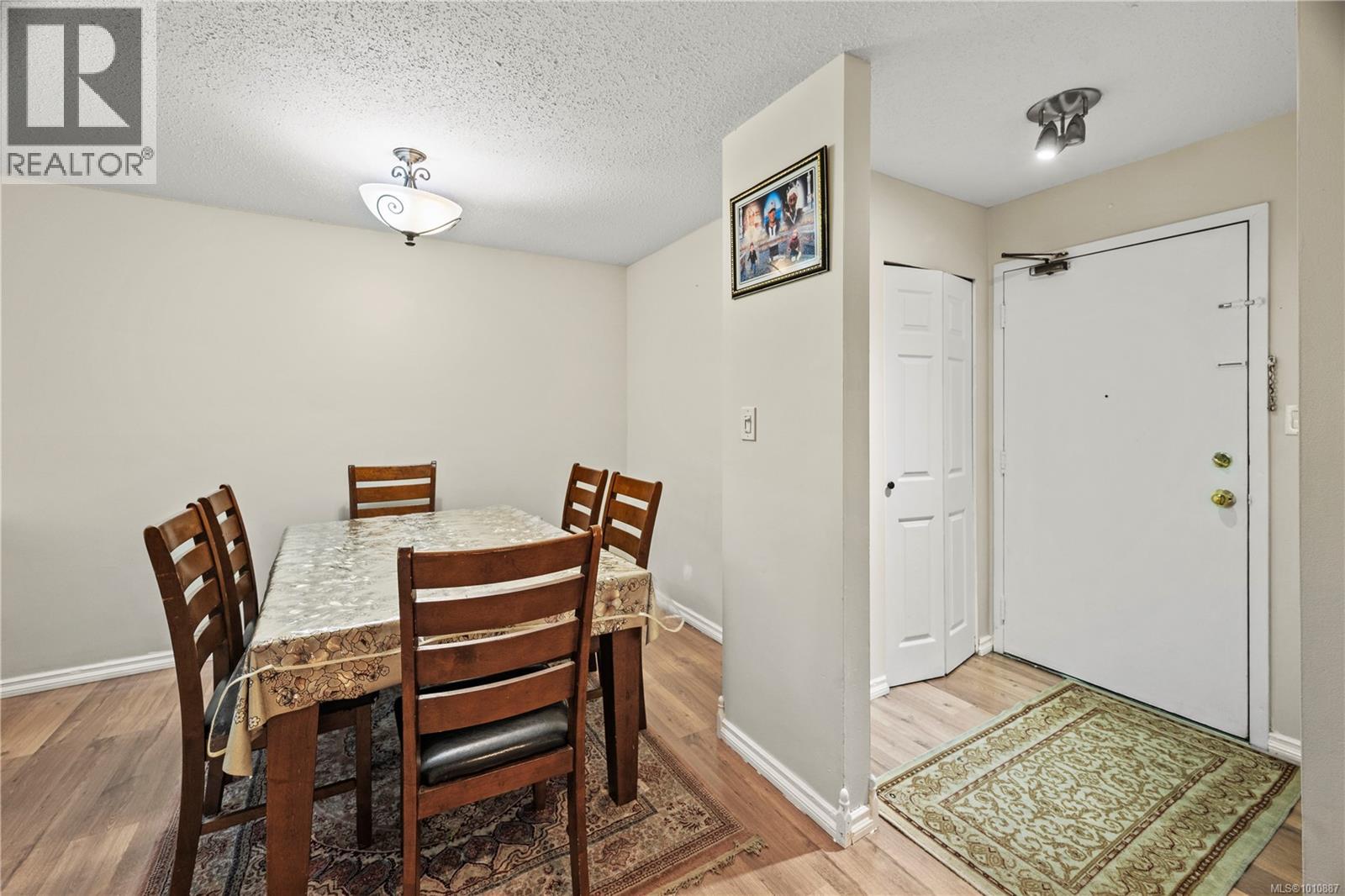 Photo 7 of 104 3258 Alder St, Saanich BC