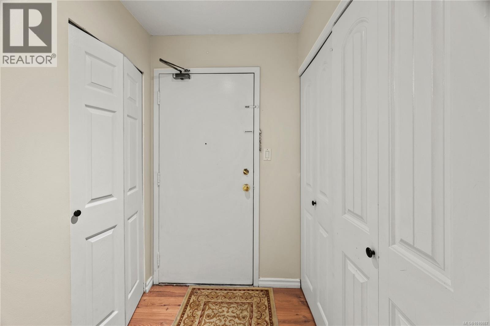 Photo 8 of 104 3258 Alder St, Saanich BC