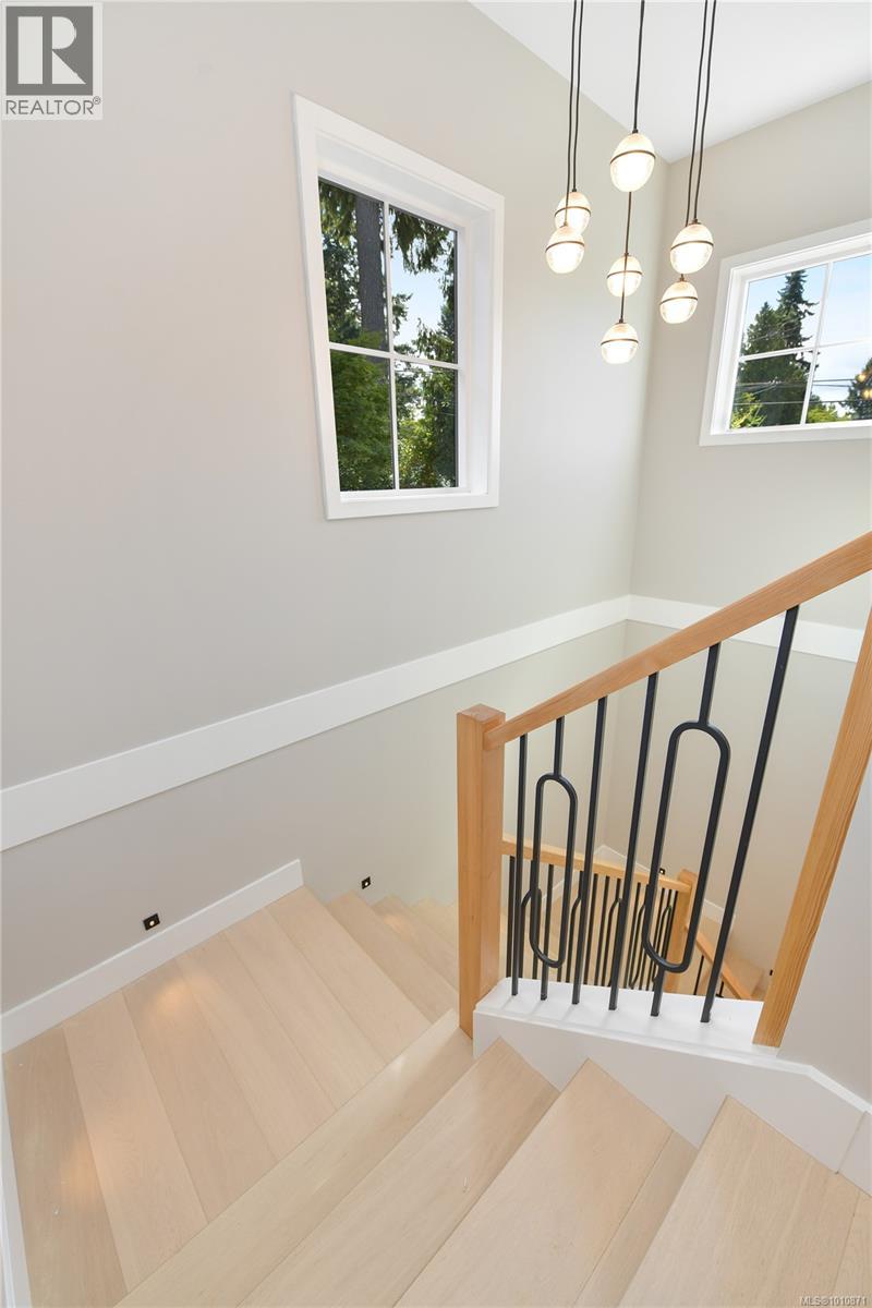 6983 Hagan Rd, Central Saanich