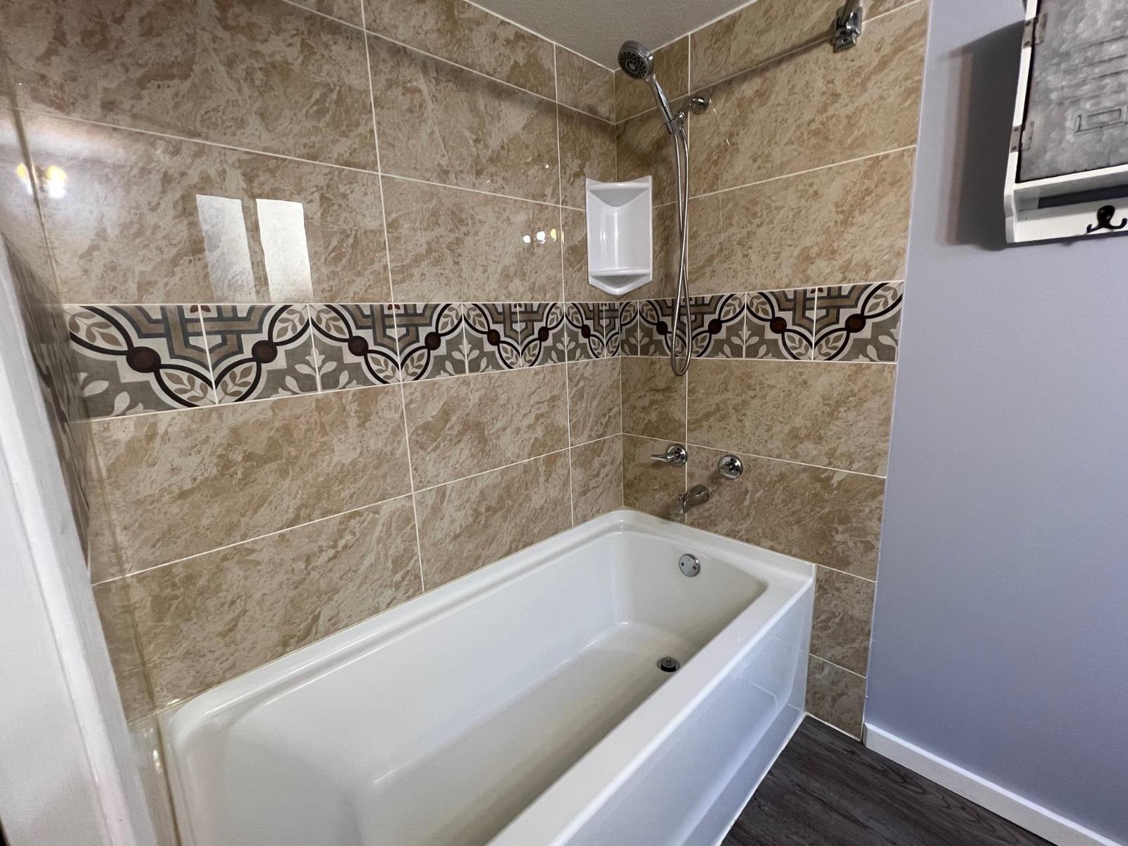 Photo 9 of 15 Xxx Poplar Drive, Surrey BC