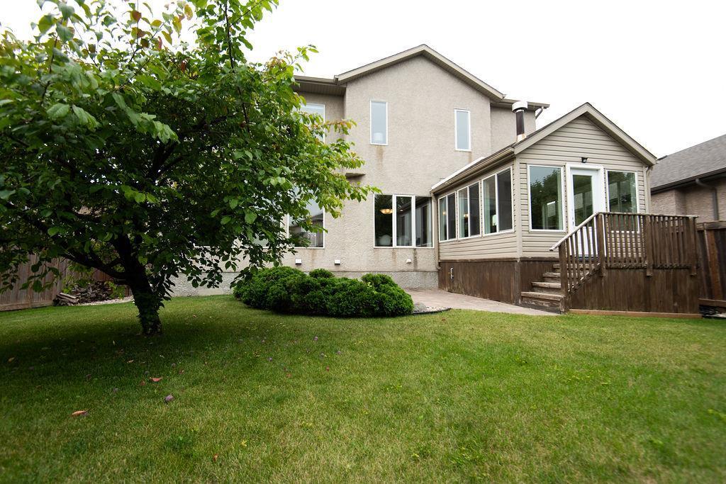 Photo 3 of 116 Yorkwood Drive, Winnipeg MB