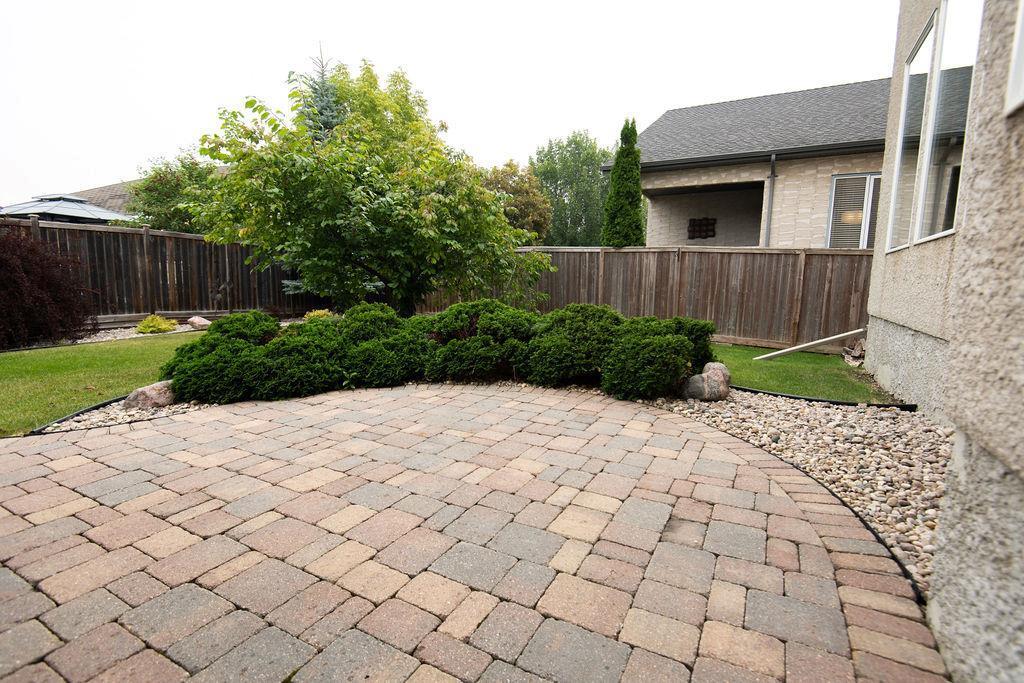 Photo 4 of 116 Yorkwood Drive, Winnipeg MB