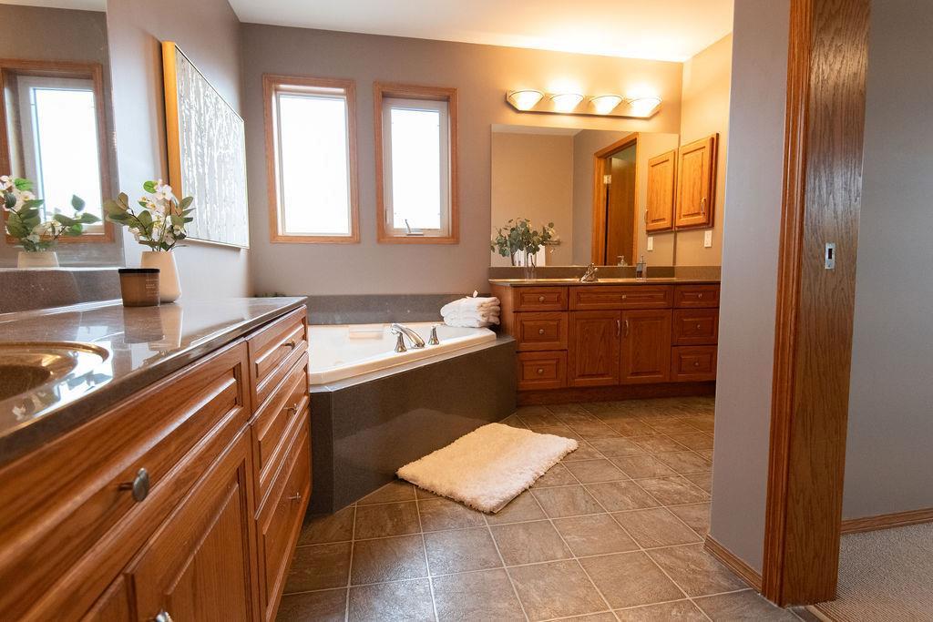 Photo 34 of 116 Yorkwood Drive, Winnipeg MB