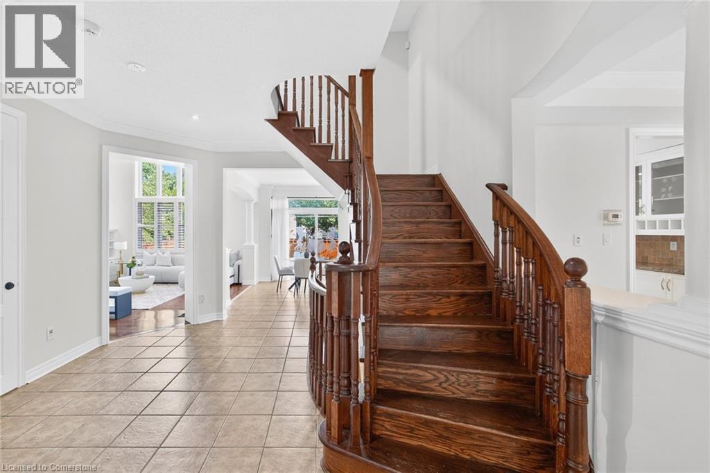 Photo 10 of 3322 Fox Run Circle, Oakville ON