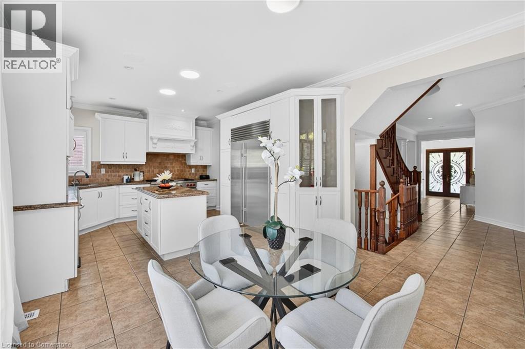 Photo 13 of 3322 Fox Run Circle, Oakville ON