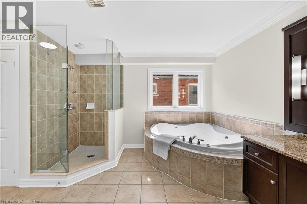 Photo 23 of 3322 Fox Run Circle, Oakville ON