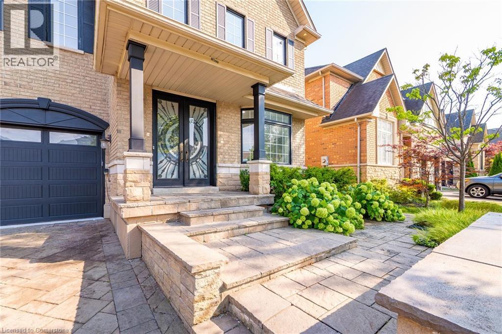 Photo 3 of 3322 Fox Run Circle, Oakville ON